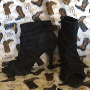 Black booties with heel